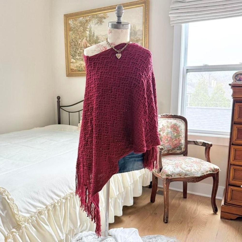 burgundy fringe knit poncho

Y2K‎ burgundy fringe knit shawl